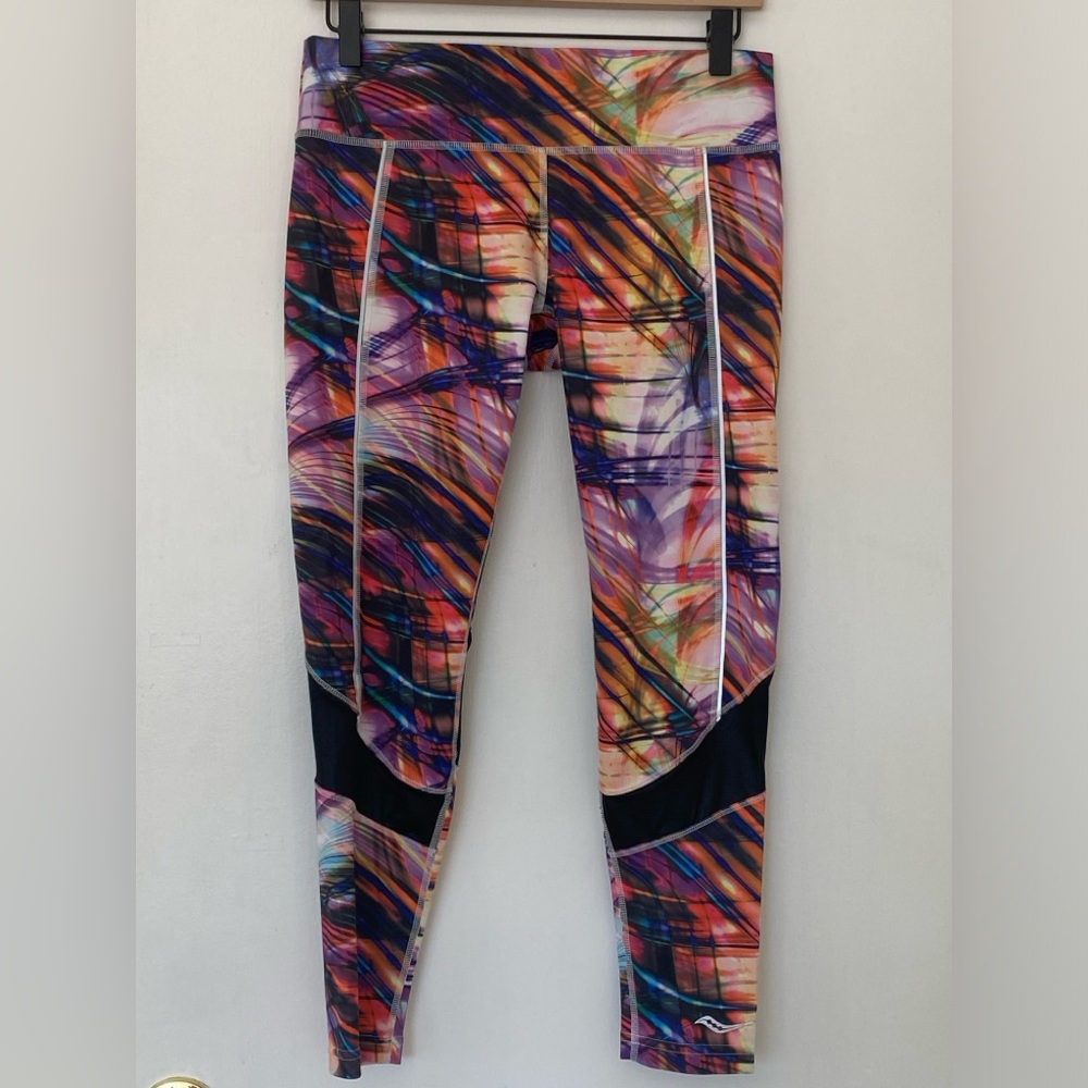 Saucony Run Dry Finishing Kick Crop In Multi Print With Mesh Women’s Size Small